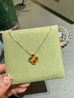 Authentic Van Cleef & Arpels 18K Yellow Gold Necklace